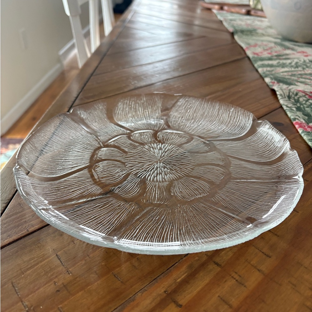Arcoroc France Fleur Plate